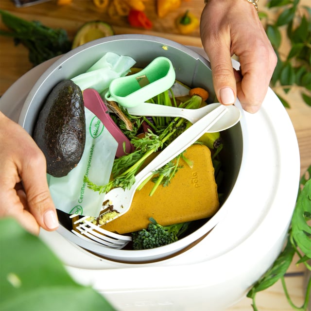 Vitamix Food Cycler vs. Pela Lomi: Kitchen Countertop Composters Compared